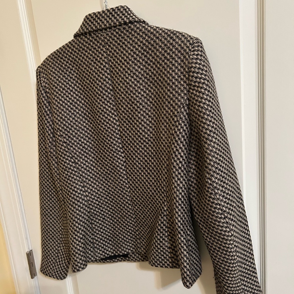 Ann Taylor business blazer 🖤 - Picture 6 of 6